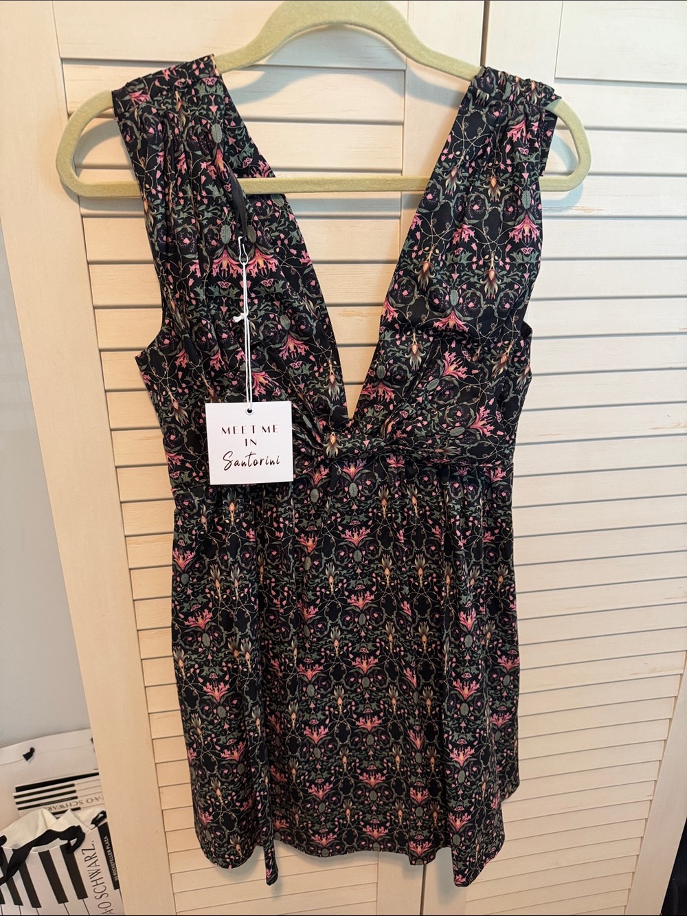 Meet me in Santorini Women's V-Neck Floral Dress - Black/Pink